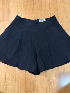 High-Waist Black Pleated Women's Shorts